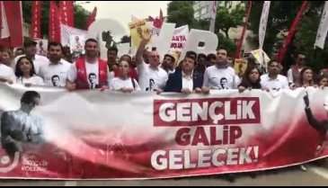 CHP Bursa gençliğinden yürüyüş!