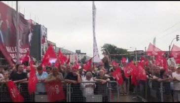 Bursa'da yağmurlu havada miting coşkusu!