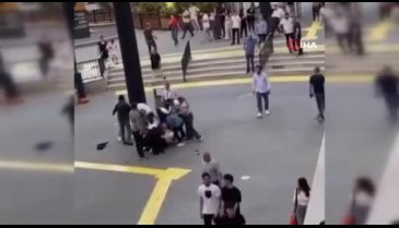 Kadınlar tekme tokat birbirine girdi!