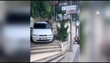 Sürücü otomobiliyle merdivenlerden böyle inmeye çalıştı