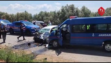 Bursa'da jandarma aracı ile otomobil feci şekilde çarpıştı! Can kaybı var...