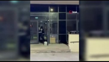 Çocuklarının yanında acımadı! Korku dolu anlar...