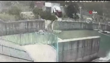 Park etmeye çalışırken dereye uçtu