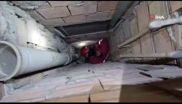 Yavru kedisi kuyuya düşen teyzenin sözleri yürekleri ısıttı!