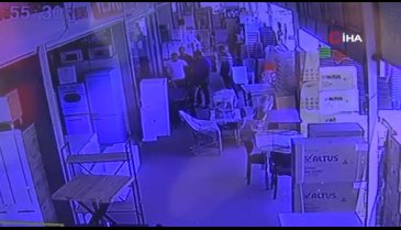 Çarşının ortasındaki silahlı kavga kamerada: 4 yaralı