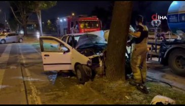 Direksiyon hakimiyetini kaybeden sürücü ağaca çarptı