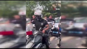 Kimliğini düşüren gencin imdadına yunus polisleri yetişti