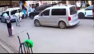 Deprem anındaki yaşanan panik güvenlik kamerasında