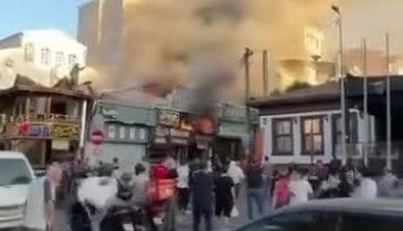 Bursa'nın göbeğindeki restoran yanıyor! - 3