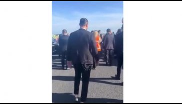 Cumhurbaşkanı Erdoğan'ı tam uçağa binerken yakalayıp bakın ne istedi