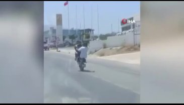 Trafikte tehlikeli şov! Yürekler ağza geldi