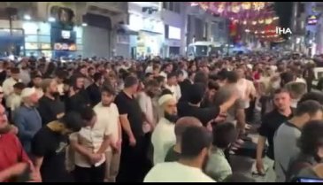 Leman dergisine tepki gösteren vatandaşlar, dergi binası önünde toplandı