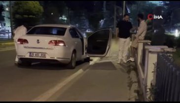 Arkadaşı ceza yerken alkol içmeye devam etti!