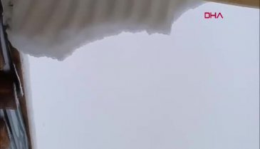 Temmuz ayında şaşırtan görüntü! Lapa lapa kar yağdı