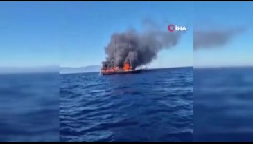 Korku dolu anlar: Turistlerin bulunduğu gemi yanarak battı