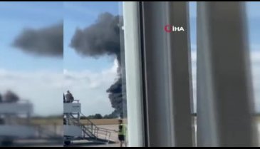 İngiltere'de uçak düştü: Yere çakılarak alev topuna döndü!