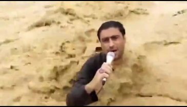 Dünya bu muhabiri konuşuyor! Yayın yaparken akıntıya kapıldı