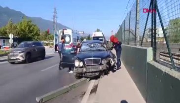 Bursa'da otomobil metro duvarına çarptı! Yaralılar var...