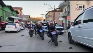 Ev baskınıyla başlayan kavgada sokak savaş alanına döndü