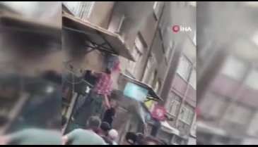 Bursa'da korku dolu anlar! Alevlerin arasından kurtardılar
