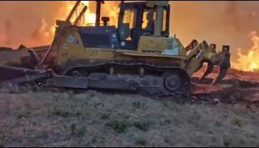 Bandırma OSB bölgesindeki arazi yangınına havadan ve karadan müdahale