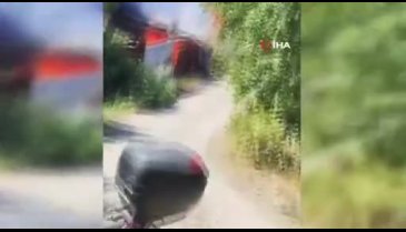 Bursa'da alevler arasında uyuyordu: Komşular kurtardı