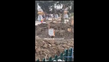 Cenazeyi bırakıp birbirlerine saldırdılar!