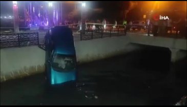 Su kanalında asılı kaldı!
