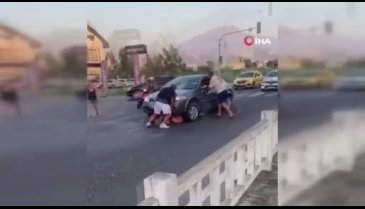 Kadını ezilmekten vatandaşlar kurtardı!