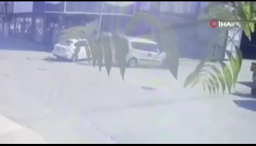 Bursa'da kaza anı kamerada: 1 yaralı