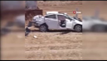 Sollamak istediği otobüse çarpıp tarlaya uçtu, 1'i ağır 3 kişi yaralandı