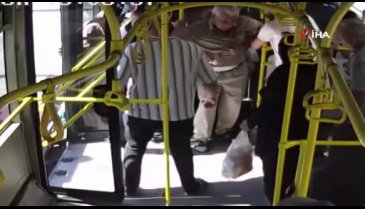Otobüs şoförü, fenalaşan yolcuyu hastaneye yetiştirdi! O anlar kamerada...