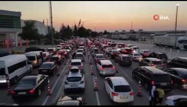 Gurbetçiler akın akın ülkeden ayrılıyor