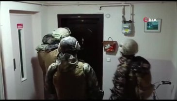 Araç içerisinde tüfekli paylaşım yapmışlardı! Emniyet güçleri ziyaret geldi...