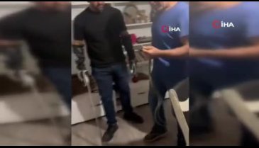 Evde yılan paniği: Saklandığı yerden böyle çıkarıldı!