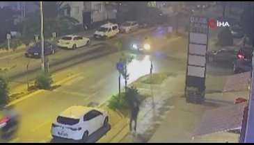 Bursa'da genç motorcunun kaza anı kameralara böyle yansıdı!