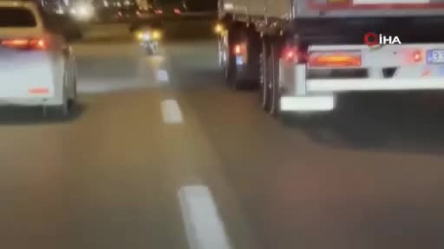 Bursa Da Trafikte Tehlikeli Yolculuk Motosikletin Zerine Yatt