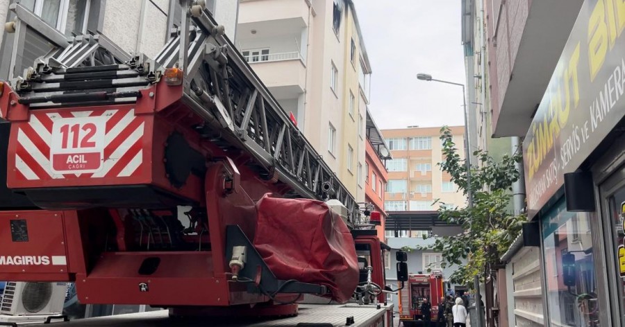 Bursa'da sinir krizi geçirdi, evi ateşe verdi!