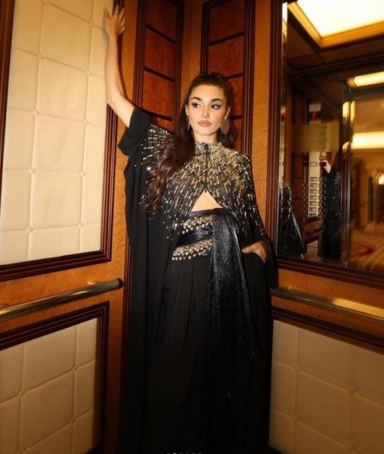 Hande Erçel'in Suudi Arabistan tarzı olay oldu