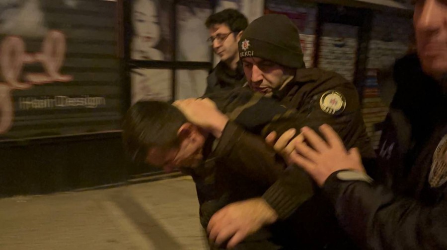 Bursa'da 25 yıl önceki eşini özledi, ekipler 1 saat dil döktü