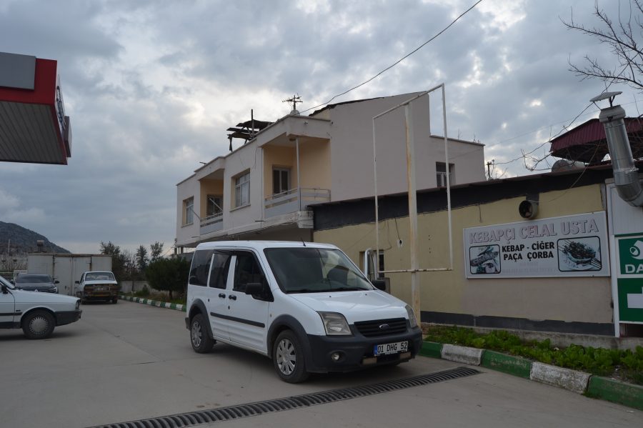 AdanaânÄ±n Kozan ilÃ§esinde bir kiÅi tartÄ±ÅtÄ±ÄÄ± eÅini Ã§ocuÄunun gÃ¶zleri Ã¶nÃ¼nde bÄ±Ã§akla yaraladÄ±. ile ilgili gÃ¶rsel sonucu