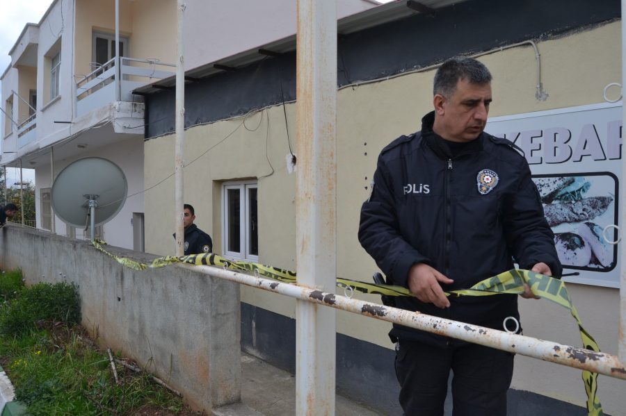 AdanaânÄ±n Kozan ilÃ§esinde bir kiÅi tartÄ±ÅtÄ±ÄÄ± eÅini Ã§ocuÄunun gÃ¶zleri Ã¶nÃ¼nde bÄ±Ã§akla yaraladÄ±. ile ilgili gÃ¶rsel sonucu