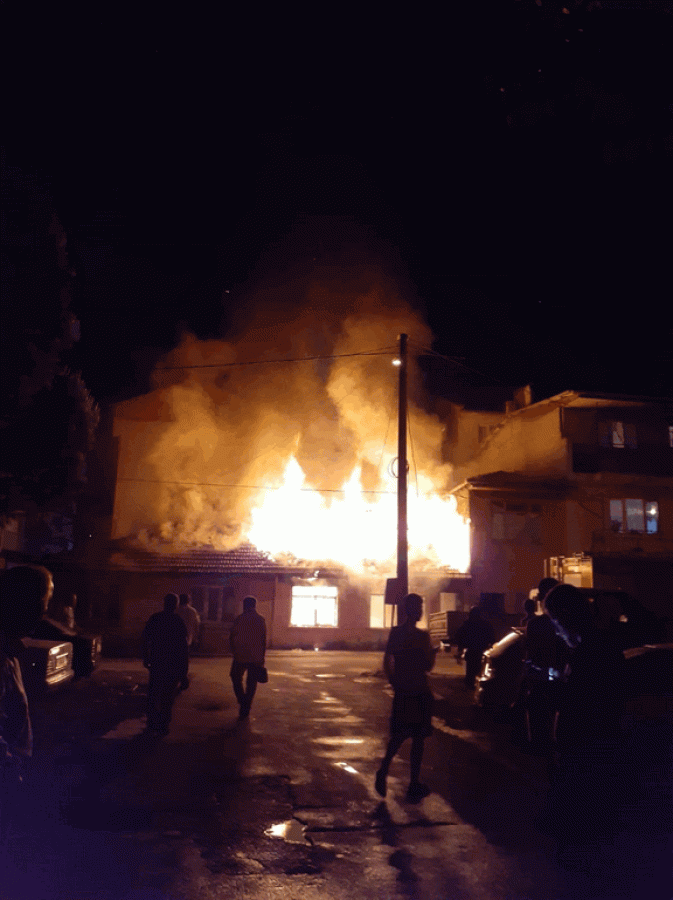 Bursa�da tek katlı müstakil ev alev alev yandı Güncel Haberler