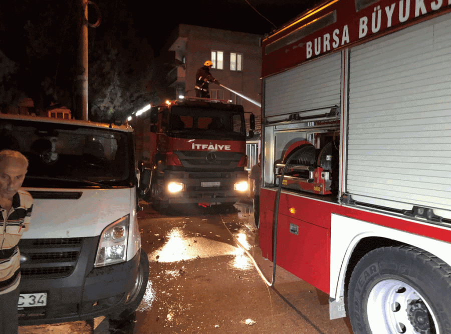 Bursa�da tek katlı müstakil ev alev alev yandı Güncel Haberler