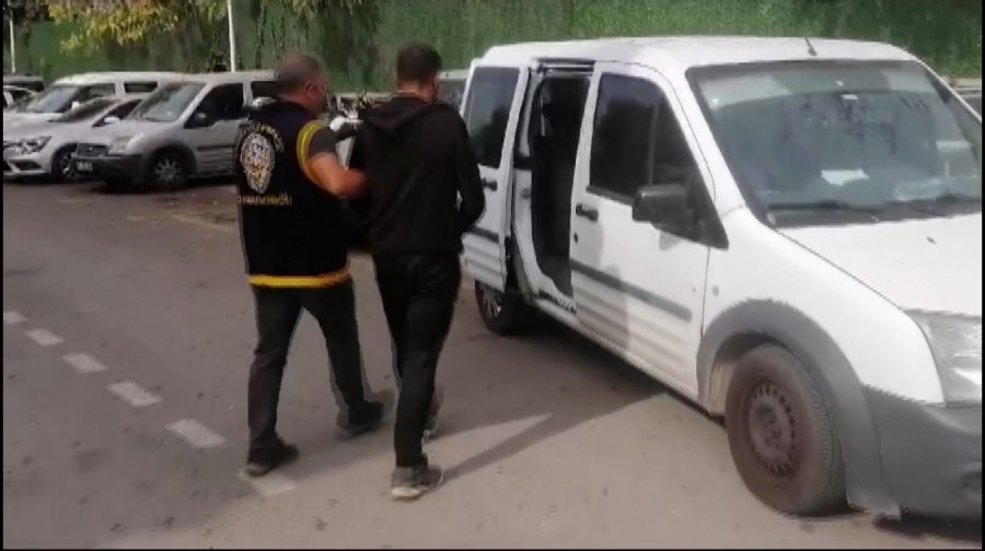 Bursa'da oto faresi çaldığı araçlarla kız arkadaşını gezdirdi!