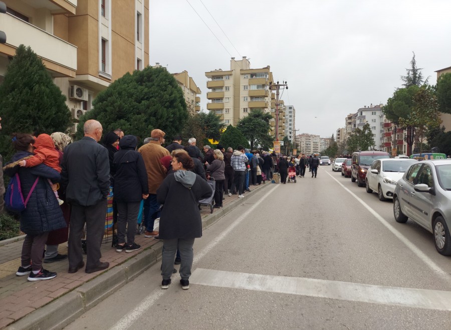 Bursa'da alışverişin yeni adresi Özen Gross Market'ten görkemli açılış
