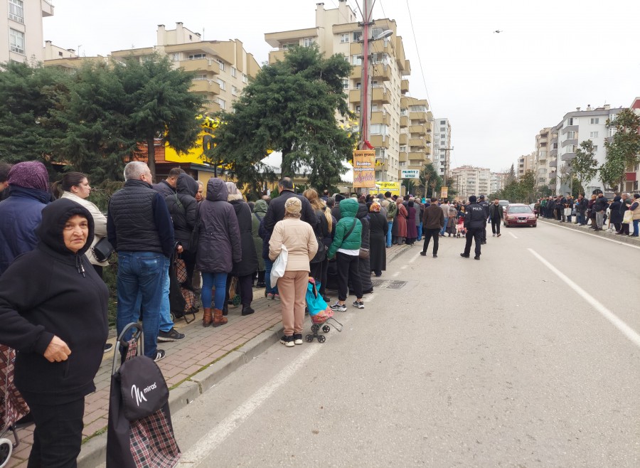 Bursa'da alışverişin yeni adresi Özen Gross Market'ten görkemli açılış