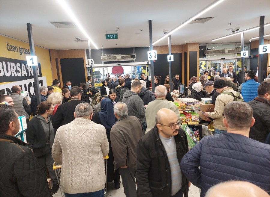 Bursa'da alışverişin yeni adresi Özen Gross Market'ten görkemli açılış