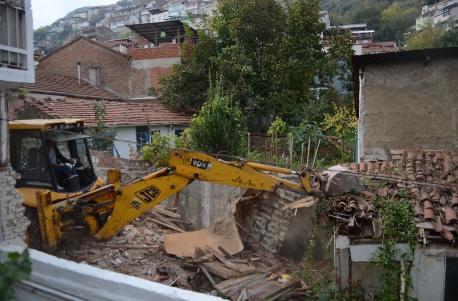 Bursa'da Metruk Binalar Bir Bir Yıkılıyor - Bursa Haberleri - Bölge ...