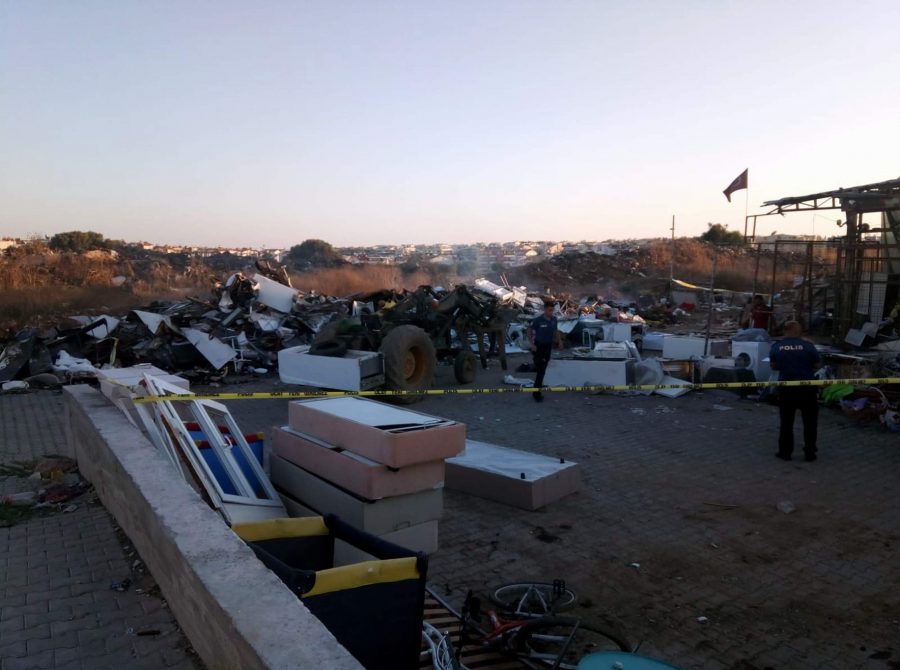 AydÄ±nâÄ±n Didim ilÃ§esinde, hurdacÄ±lÄ±k yapan babasÄ±na yardÄ±m eden 16 yaÅÄ±ndaki aÄabey, kullandÄ±ÄÄ± kepÃ§eyle ezdiÄi 6 yaÅÄ±ndaki kardeÅinin Ã¶lÃ¼mÃ¼ne neden oldu. ile ilgili gÃ¶rsel sonucu